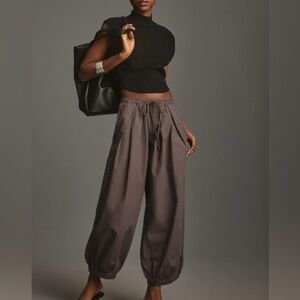BNWT Anthropologie Massa parachute pants in Grey size Medium